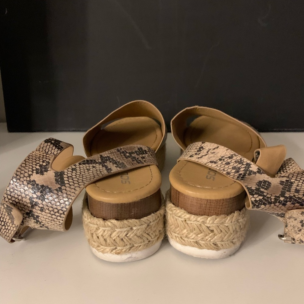 Platform Sandals - Picture 4 of 5